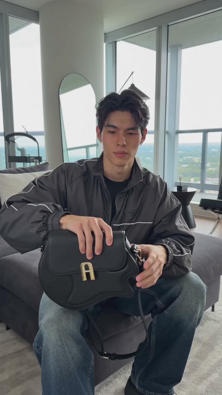 Soloist Bag with Strap